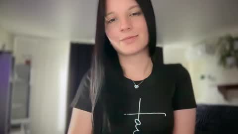 Snapshot of sweetshy99 chatting on 06.17.26 Sweet Shy online show from 06.17.26
