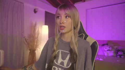 Cat independent model  online show from 03.05.25