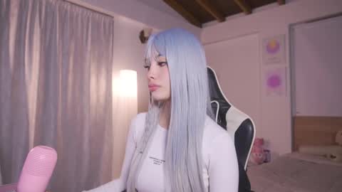 Cat independent model  online show from 09.19.25