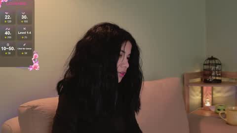Snapshot of sweett_petite chatting on 04.27.26 online show from 04.27.26