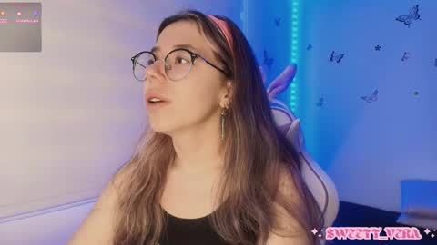 Veronica Independent Model online show from 10.13.25