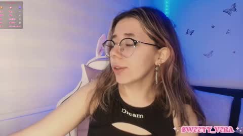 Veronica Independent Model online show from 10.17.25