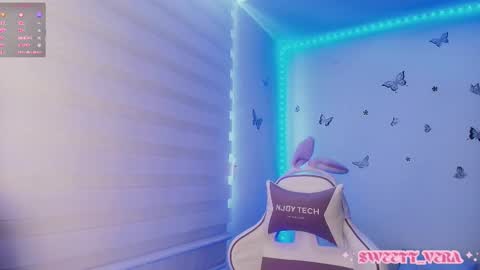 Veronica Independent Model online show from 10.20.25