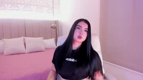 Snapshot of sweety_nicole_ chatting on 05.14.26 sweety nicole 3 online show from 05.14.26