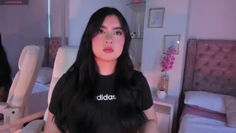 Snapshot of sweety_nicole_ chatting on 05.17.26 sweety nicole 3 online show from 05.17.26