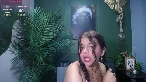 Snapshot of sweety_smilee chatting on 09.13.25 Emma online show from 09.13.25