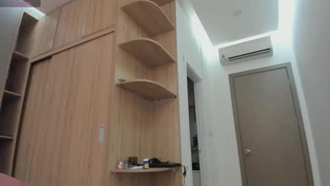 Vikky online show from 12.15.25