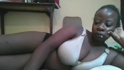 Snapshot of sweetyass25 chatting on 04.17.26 sweetyass25 online show from 04.17.26