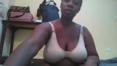 Snapshot of sweetyass25 chatting on 05.19.26 sweetyass25 online show from 05.19.26