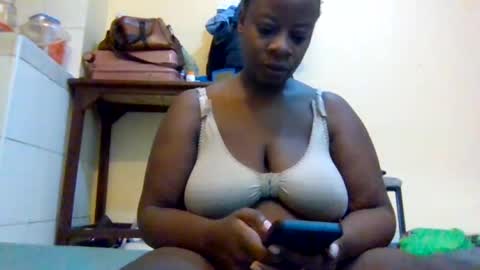 Snapshot of sweetyass25 chatting on 06.18.26 sweetyass25 online show from 06.18.26