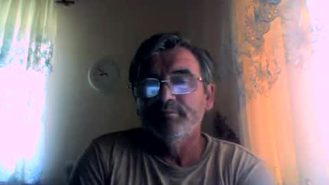Snapshot of swergiu333 chatting on 06.10.26 Raymond online show from 06.10.26