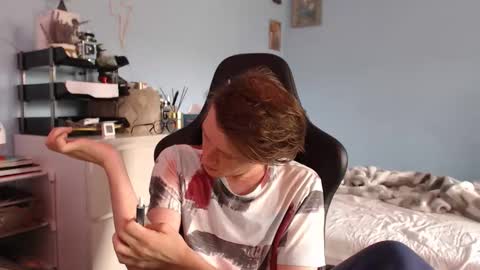 Snapshot of swetieecum chatting on 04.16.26 Cat online show from 04.16.26