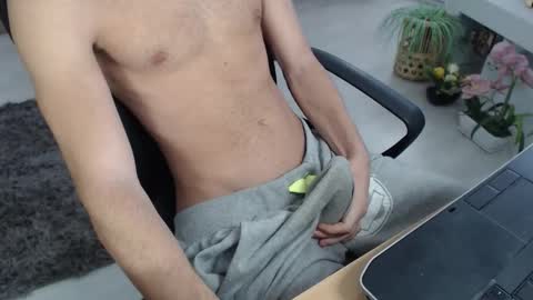 Snapshot of swetlittleboy4u chatting on 09.18.25 SwetLittleBoy4u online show from 09.18.25