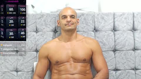    ------- Hi Im Willy  follow me do not forget to put the thumb up  online show from 01.03.25