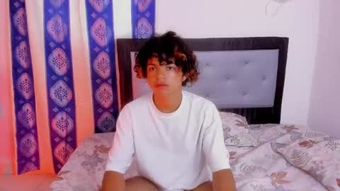 Snapshot of swwet_boy chatting on 12.23.24 swwet_boy online show from 12.23.24