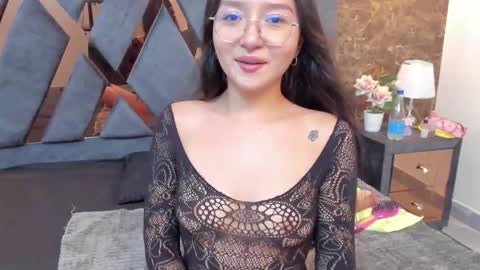 Snapshot of sydney_miller_ chatting on 11.03.25 Sydney online show from 11.03.25