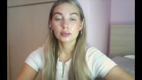 Snapshot of syrami chatting on 07.20.26 syrami online show from 07.20.26