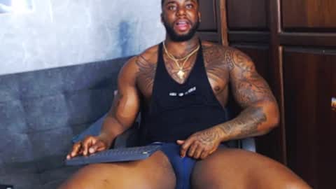 Tairon Tucke online show from 12.03.24