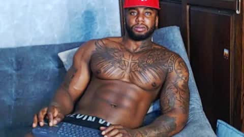 Tairon Tucke online show from 12.24.24