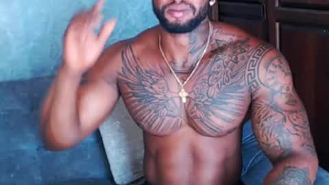 Tairon Tucke online show from 01.08.25