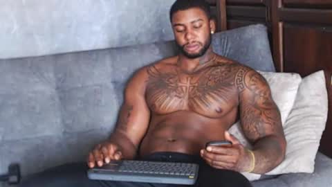 Tairon Tucke online show from 01.21.25