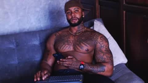 Tairon Tucke online show from 01.31.25