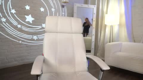 Snapshot of tais_athena chatting on 11.29.25 Margo online show from 11.29.25