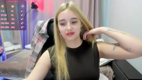 Snapshot of taisia_hot chatting on 04.19.26 Taisia online show from 04.19.26