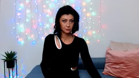 Taissa1 online show from 11.30.25