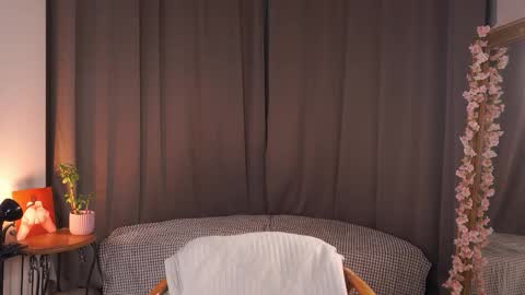 Snapshot of taiteedgington chatting on 11.14.25 im Lally online show from 11.14.25