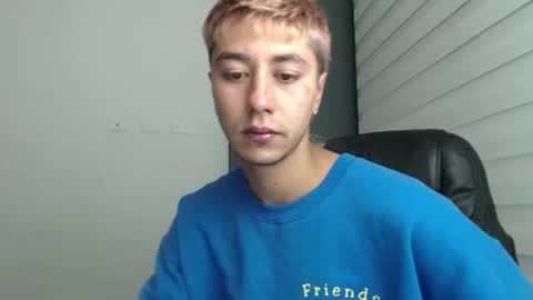 Snapshot of talhi_ chatting on 02.10.25 talhi_ online show from 02.10.25