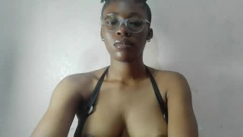 Snapshot of tallnsexydee chatting on 07.16.26 tallnsexydee online show from 07.16.26
