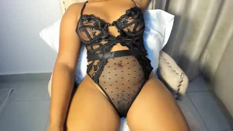 Snapshot of tallswipee chatting on 10.23.25 Jade online show from 10.23.25