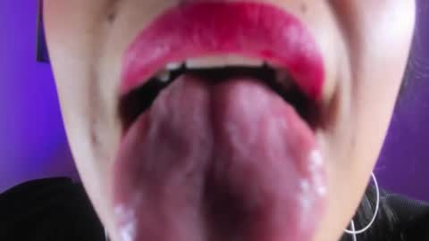 Snapshot of tamara_rouse1 chatting on 11.26.25 tamara online show from 11.26.25