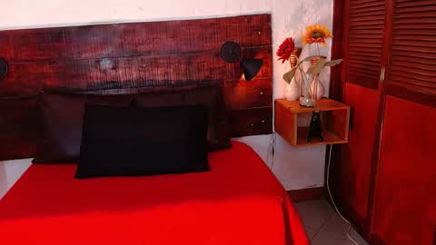 Snapshot of tamara_sanz1 chatting on 12.07.24 online show from 12.07.24