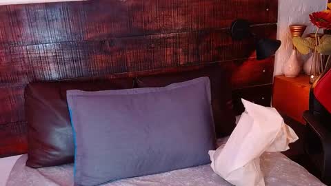 Snapshot of tamara_sanz1 chatting on 12.24.24 online show from 12.24.24