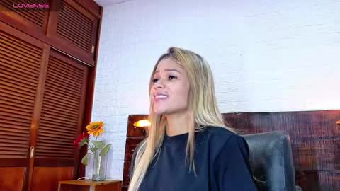 Snapshot of tamara_sanz1 chatting on 11.09.25 online show from 11.09.25