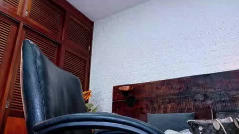 Snapshot of tamara_sanz1 chatting on 11.18.25 online show from 11.18.25