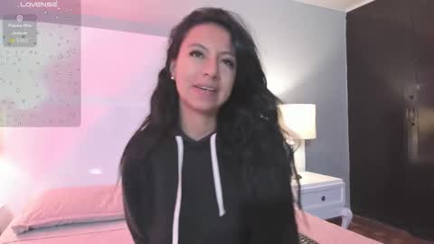 Snapshot of tamaraakins chatting on 12.05.25 Tamy online show from 12.05.25