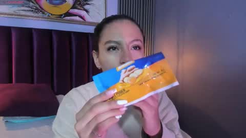 Snapshot of tamaraakins chatting on 12.17.25 Tamy online show from 12.17.25