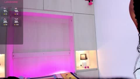 Snapshot of tamarazaki chatting on 01.09.25 Tami online show from 01.09.25