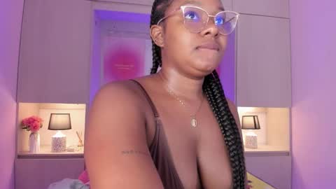 Snapshot of tamarazaki chatting on 10.05.25 Tami online show from 10.05.25