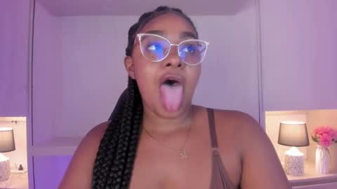 Snapshot of tamarazaki chatting on 10.08.25 Tami online show from 10.08.25