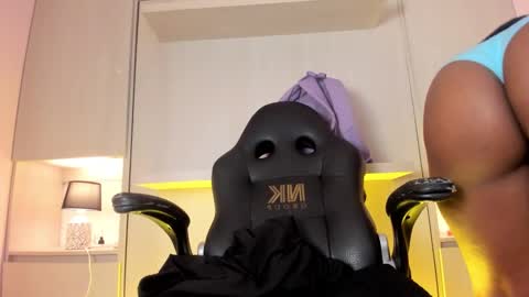 Snapshot of tamarazaki chatting on 10.30.25 Tami online show from 10.30.25