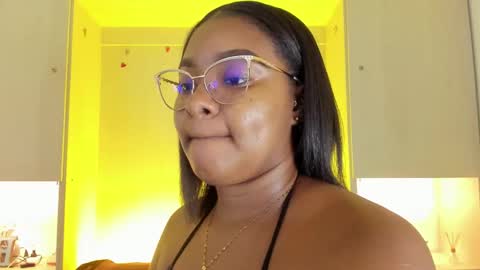 Snapshot of tamarazaki chatting on 11.07.25 Tami online show from 11.07.25