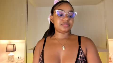 Snapshot of tamarazaki chatting on 11.14.25 Tami online show from 11.14.25