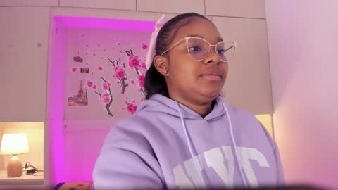 Snapshot of tamarazaki chatting on 11.28.25 Tami online show from 11.28.25