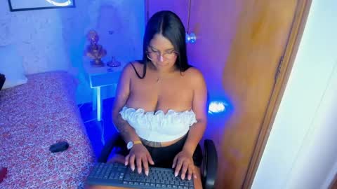 Snapshot of tammara_brm chatting on 05.08.26 Tammara online show from 05.08.26