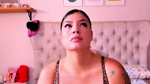 Snapshot of tania_russell23 chatting on 10.19.25 Tania online show from 10.19.25