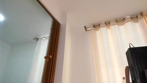 Snapshot of taniabonnet_ chatting on 10.20.25 taniabonnet online show from 10.20.25